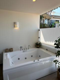 Luxury apartment 70m2 with 2 bedrooms ,balcony and jacuzzi , Downtown Thessaloniki - 9