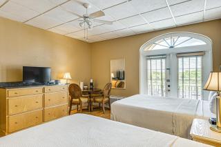 Studio with Direct 10K Islands Access Boat and Swim! - Naples - 0
