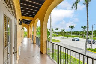 Studio with Direct 10K Islands Access Boat and Swim! - Naples - 1