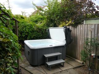 Measure Cottage - Sleeps 4 - Private Hot tub and garden - Henley in Arden - 9