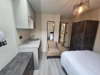 Ensuite Rooms in Newly Remodeled Home - Norwood - 0