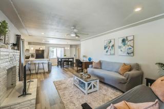 Minutes to Airport hospitals shopping AC and Smart TVs - Fresno - 0