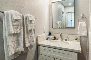 Minutes to Airport hospitals shopping AC and Smart TVs - Fresno - 5