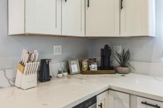 Minutes to Airport hospitals shopping AC and Smart TVs - Fresno - 1