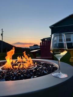 The Sullivan Suite 5 Bedroom home, on 5 acres in Gros Morne - Trout River - 2