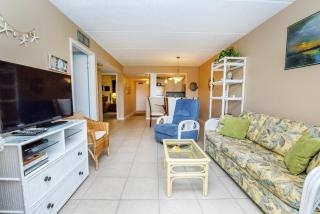 Lovely Oceanside Home w/Outdoor Shower/Free WiFi/Shared Pool/Hot Tub/Tennis/AC - 8
