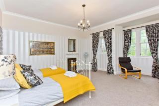 Luxury-3-bedroom Ramsay Garden Apartment next to Edinburgh Castle - 3
