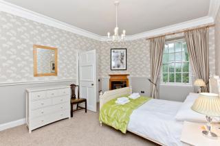 Luxury-3-bedroom Ramsay Garden Apartment next to Edinburgh Castle - 1