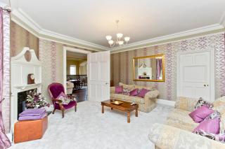 Luxury-3-bedroom Ramsay Garden Apartment next to Edinburgh Castle - 6