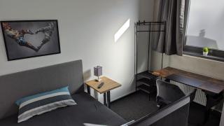 BUSINESS-MOTEL free WiFi & massage, air-con, XXL-Parking, Wallbox, Smart TV, Video-Security - Heimsheim - 1
