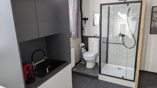 BUSINESS-MOTEL free WiFi & massage, air-con, XXL-Parking, Wallbox, Smart TV, Video-Security - Heimsheim - 4
