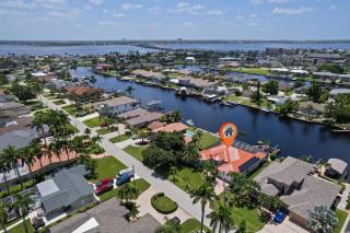 Cape Serenity- Luxury Waterfront Villa with Kayaks and Bikes - 0