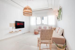 Elegant & Cosy Family Apartment - Central Location in Tanger - Fast WiFi & Netflix - Tangeri - 0