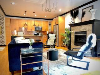 Cozy Wicker Park Home with Movie Room - 6