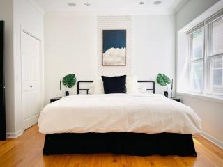 Cozy Wicker Park Home with Movie Room - 1