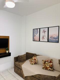 Apartamento na Quadra da Praia no canal 6 com Roupa de Cama e banho - 8