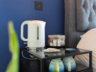 Up Shed - Modern Countryside King-size Ensuite With Own Access - 1