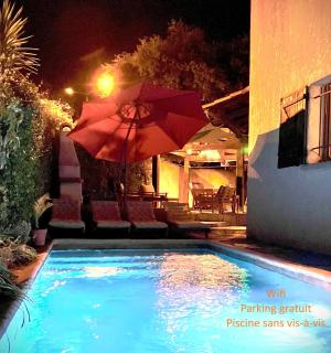 Chambre, terrasse et piscine de l'Impasse du Pressoir - Le Crès - 0