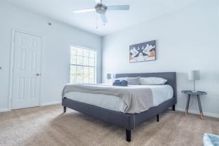 Boulevard Stays 1BR King Suite Pool Gym & Parking 03 - 8