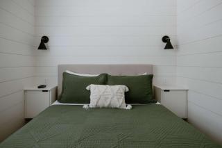 Creekside Modern Tiny Home - Firepit - Racoon Cabin - 2