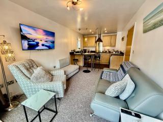Charming River Nest Near the Stadium and City Centre Comfort for Up to 4 Guests - Bon-y-maen - 9
