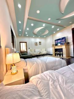 Luxury 2 Bedroom Apartment - 9