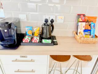 Beachfront Compact Coastal Crib, DIRECT Sea Views & Air Conditioning - Littlestone-on-Sea - 3