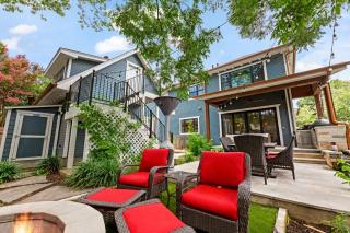 Gorgeous 4BD Plus Studio for 12 with Fire Pit & Near Downtown - 0