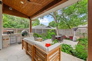 Gorgeous 4BD Plus Studio for 12 with Fire Pit & Near Downtown - 9