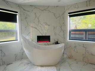 Superior Master King Ensuite Near Horseshoe Fall - Niagara Falls - 6