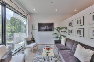 Amazing Downtown Condo W Pool And Free Parking - 9