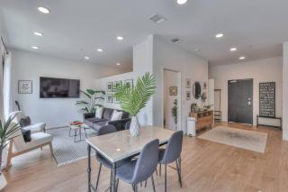 Amazing Downtown Condo W Pool And Free Parking - 5