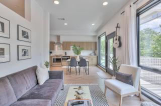Amazing Downtown Condo W Pool And Free Parking - 7