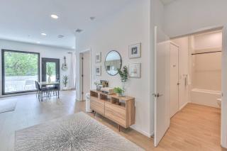 Amazing Downtown Condo W Pool And Free Parking - 2