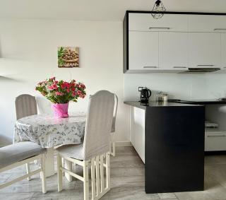 Cosy Stay Solidarności Avenue Apartment - Warschau - 2