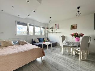 Cosy Stay Solidarności Avenue Apartment - Warschau - 7
