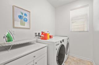 Sunny & Stylish Near LA 4BR Home w Desks & Lounge - 3