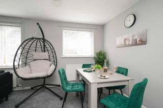 Your Home Away From Home - Swindon - 7