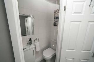 Your Home Away From Home - Swindon - 1