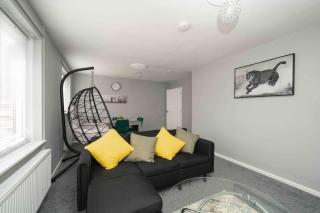 Your Home Away From Home - Swindon - 5