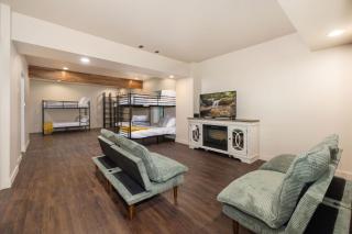 The Manor-Indoor Pool-Speak Easy-Game Room-Sauna - 4