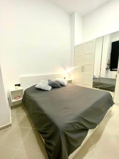 Across from the Turia Modern City Stay - 4