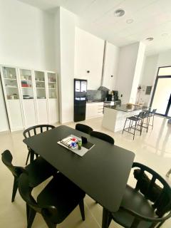 Across from the Turia Modern City Stay - 3