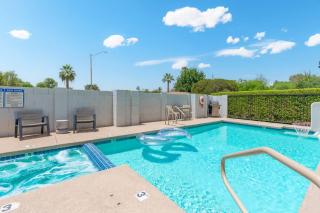 Modern 3BR Townhome with Pool, Walk to Old Town - 3