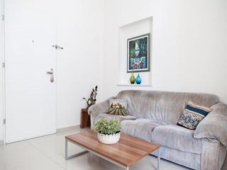 Beach Place Apartments - 8