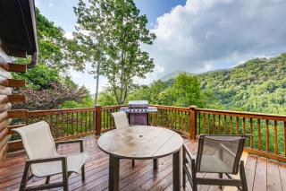 Decks and Mountain Views Waynesville Getaway! - Waynesville - 8