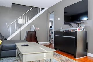 Relaxing 4BR Holiday Retreat Large, Cozy & Close to Airport - 7