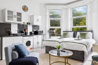 Modern & Spacious Flat - Moments To City Centre - Sleeps 4 - 1