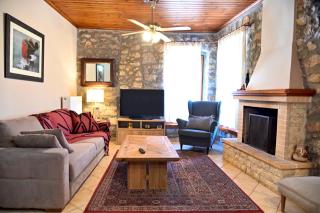 Stone house Amfikleia - 3
