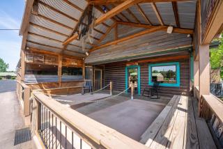 Fishtale Lodge - - 1